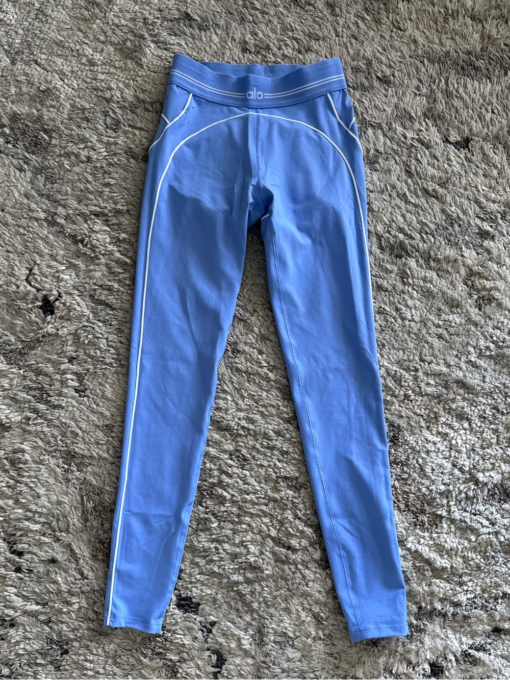 Alo Yoga heart throb full length leggings size XS Crystal clear blue